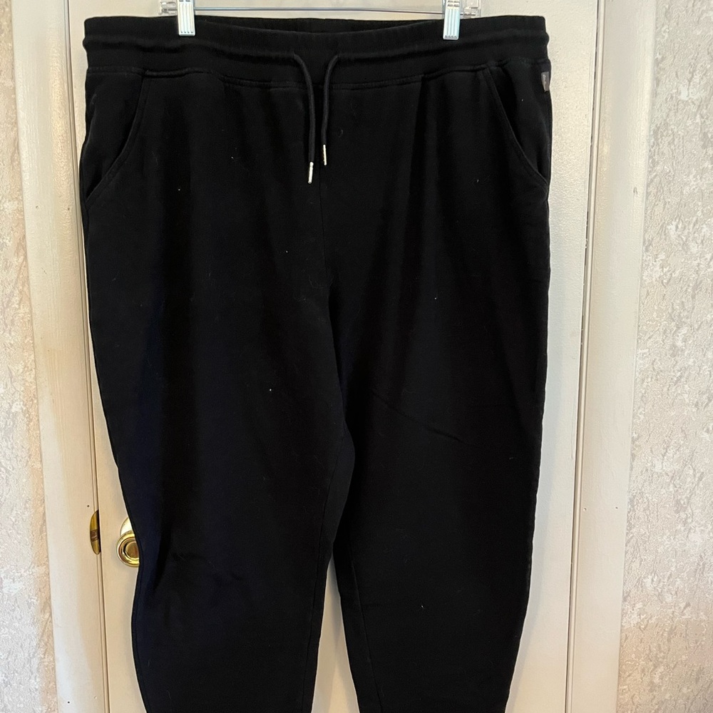 Comfy sweat pants. Skinny fit.